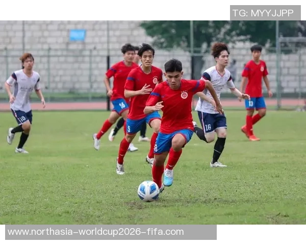 足球出界后如何正确发球技巧与规则解析让你轻松掌握比赛节奏